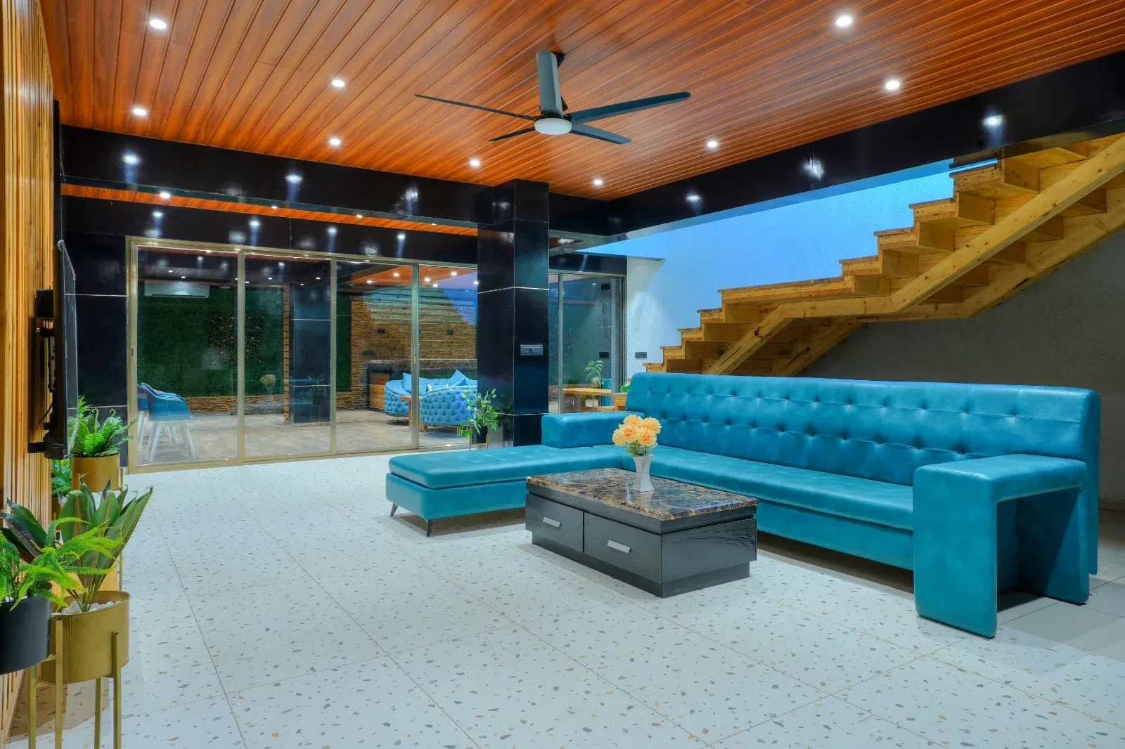 Luxury Villas & Resorts — view 1