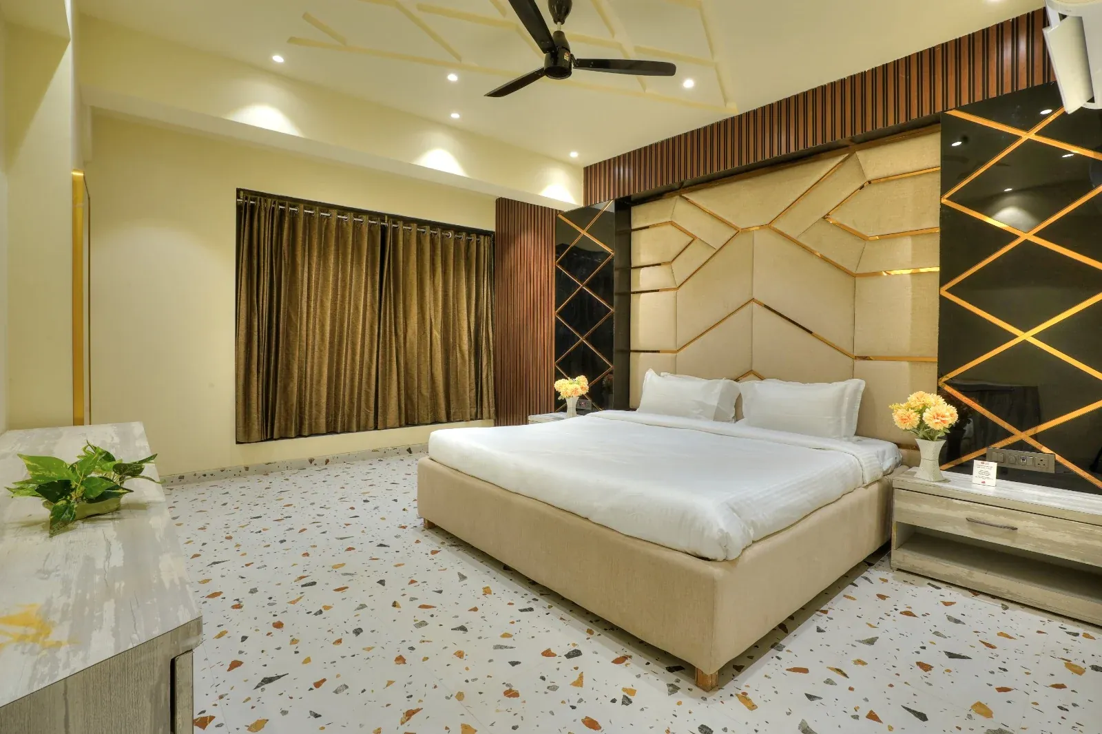 Luxury Villas & Resorts — view 2