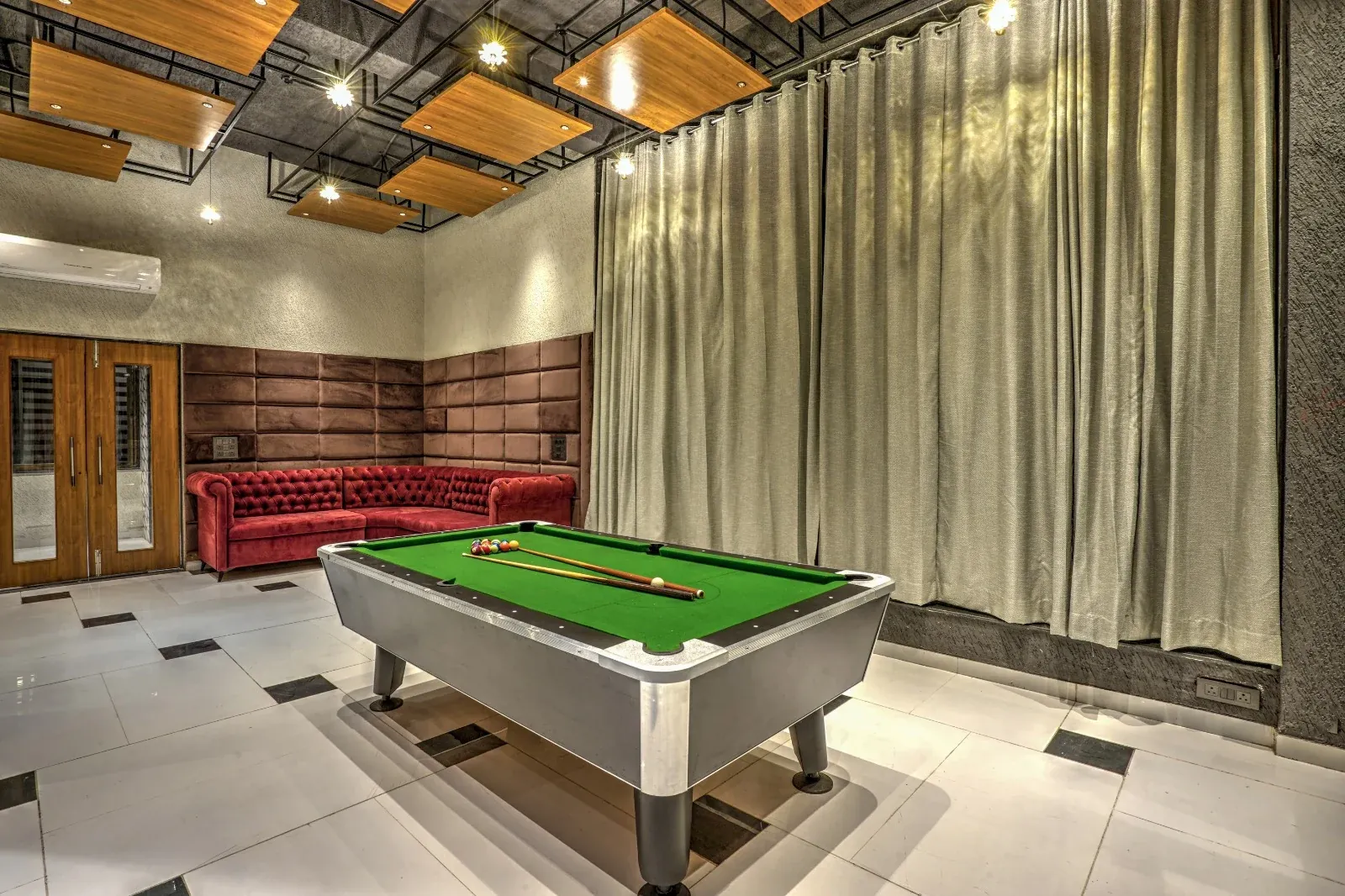 Luxury Villas & Resorts — view 4